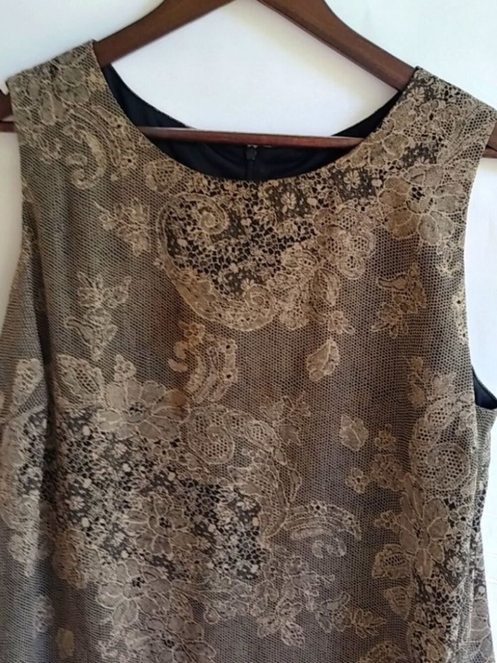 Virgo 20P Sleeveless Floral Pattern Maxi Dress in Black Tan
